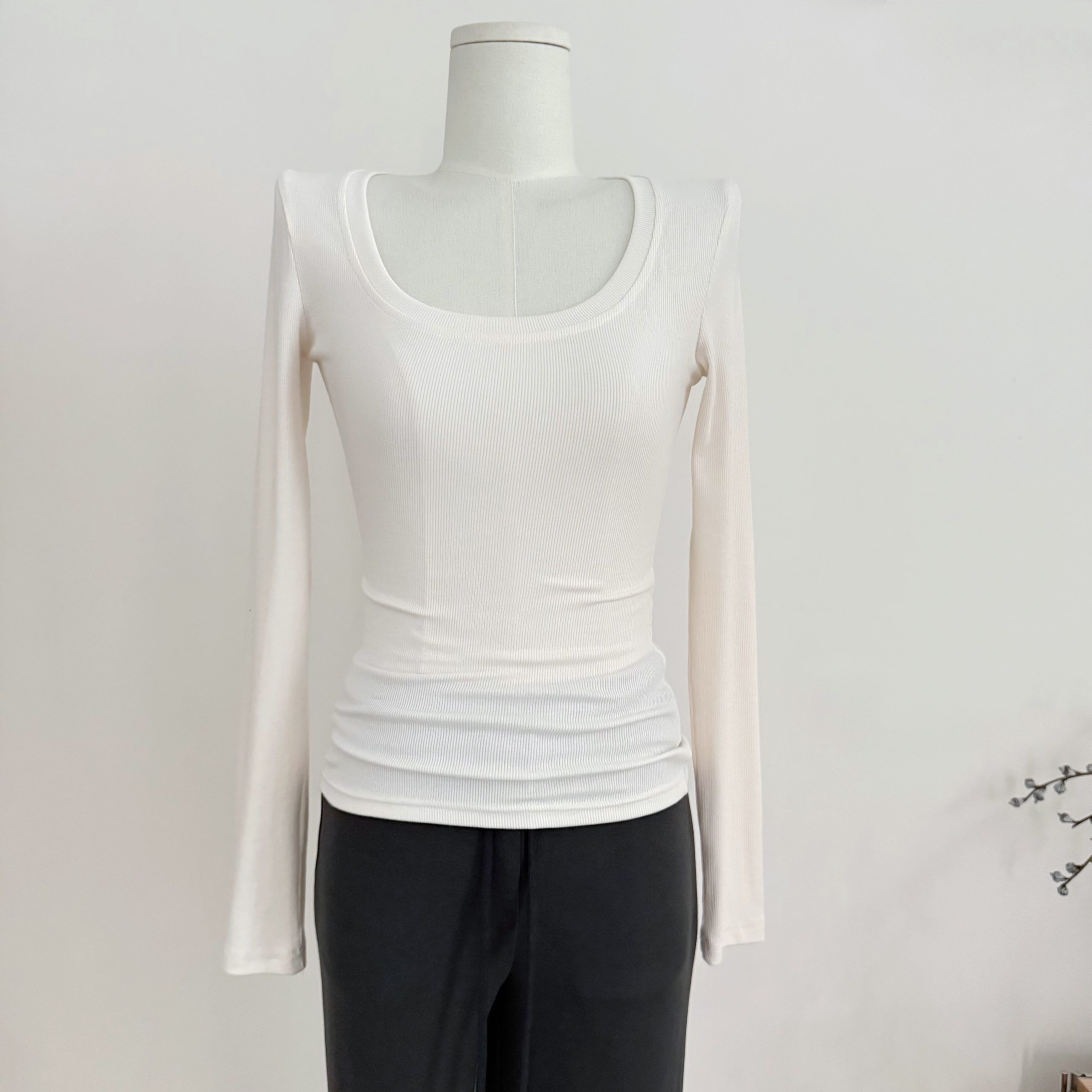 Women's Round Neck Long Sleeve Knit High Stretch T-Shirt Slim Fit Top for Spring and Autumn