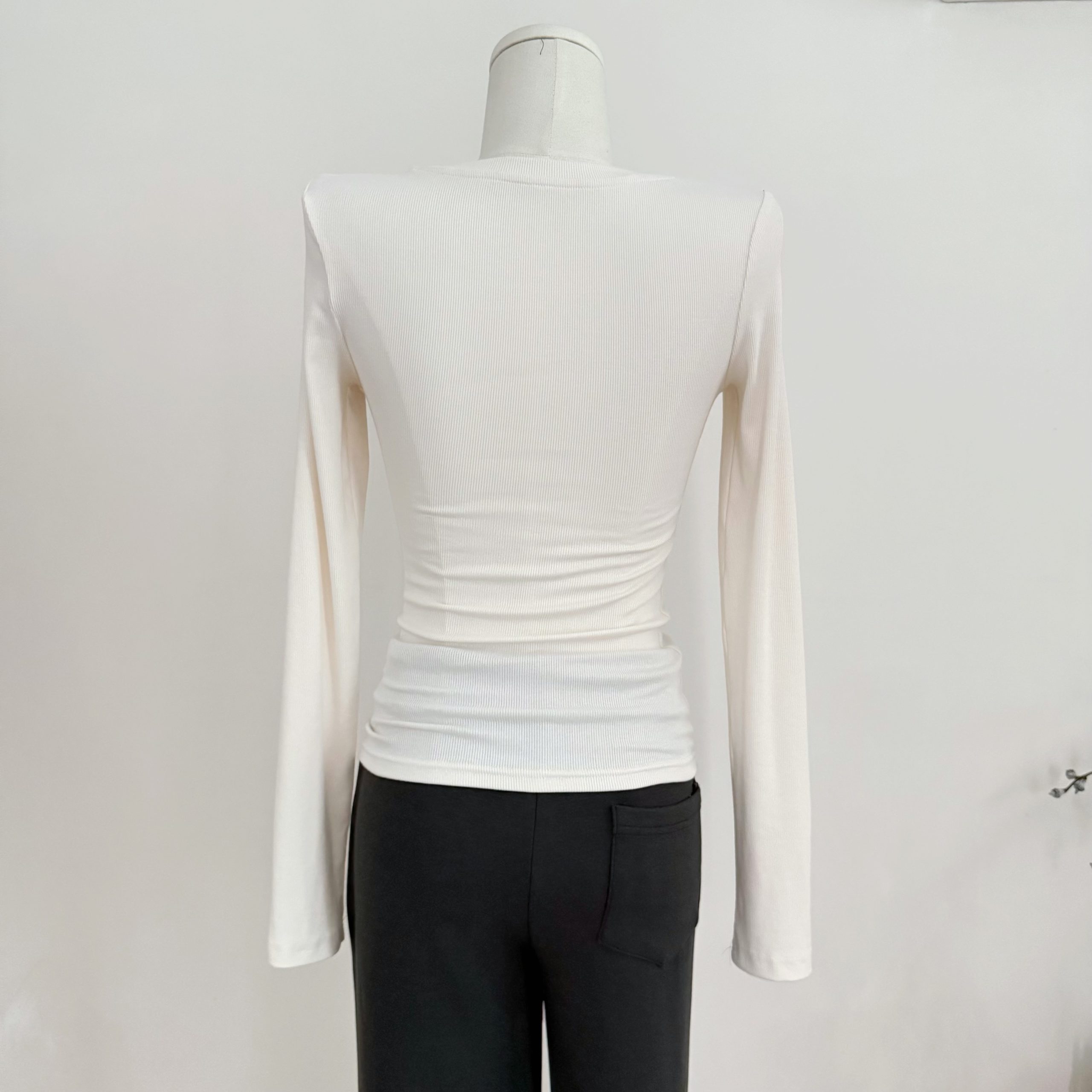 Women's Round Neck Long Sleeve Knit High Stretch T-Shirt Slim Fit Top for Spring and Autumn - Image 2